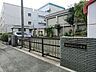 周辺：横浜市立汐入小学校 徒歩5分。 370m