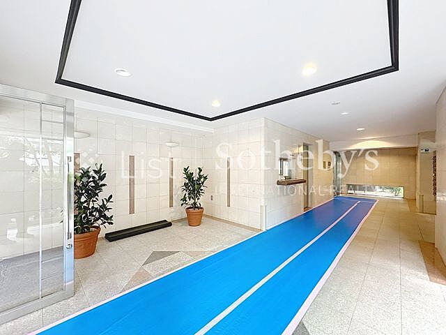 エントランス シャリエ横浜ベイグランデ 1階/-