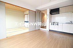 岡山電気軌道東山本線 門田屋敷駅 徒歩13分の賃貸マンション 1階3LDKのリビング/ダイニング