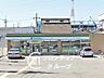 周辺：ファミリーマート枚方御殿山駅前店 徒歩8分。 620m