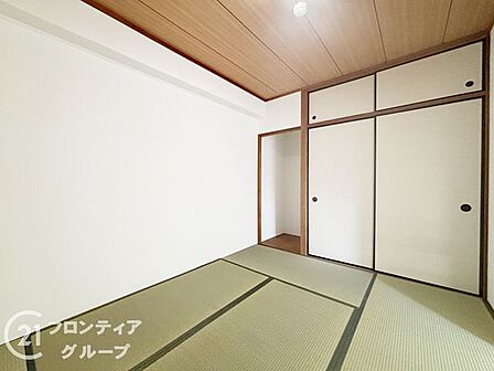 明るく使いやすいお部屋で、お子様の成長に合わせた学習部屋や寝室として最適です。デスクやベッドを配置してもゆとりがあり、一人ひとりのプライベート空間として集中して過ごせます。