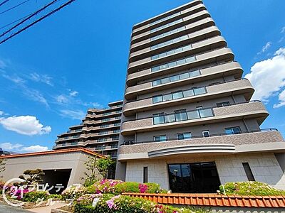 外観:2026年4月にキッチン・浴室・トイレ・洗面所など水回りをリフォーム済みのマンション。10階部分で眺望・陽当たり良好、ワイドバルコニーで洗濯物干しにも便利です。 外観:2026年4月にキッチン・浴室・トイレ・洗面所など水回りをリフォーム済みのマンション。10階部分で眺望・陽当たり良好、ワイドバルコニーで洗濯物干しにも便利です。