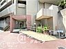 エントランス：綺麗に管理・手入れされた高級感のあるマンションエントランス。セキュリティ面や維持管理が行き届いており、日々の出入りも安心・快適です。