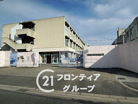 枚方市立伊加賀小学校 徒歩9分。 680m