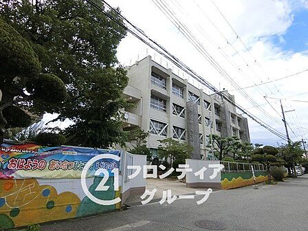 寝屋川市立木屋小学校 徒歩13分。 970m