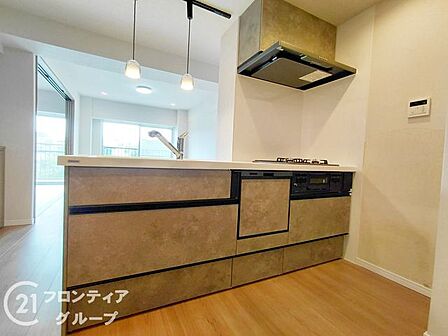 暮らしの質を高める機能美とデザイン性を兼ね備えたプレミアムな調理スペース!リビングを見渡せる開放的な設計が、都会的で洗練されたライフスタイルを象徴する理想的なおもてなしの舞台!