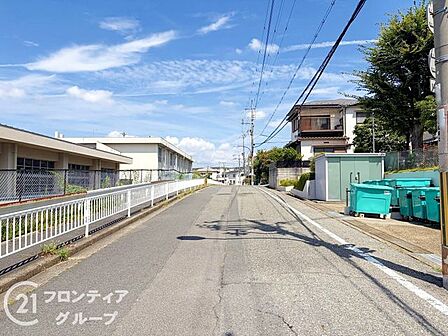 写真だけではわからない採光・広さ・周辺環境の実感は、実際に足を運んでみることが一番です。ご見学はいつでもご予約いただけます