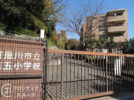 寝屋川市立第五小学校 徒歩13分。 1010m