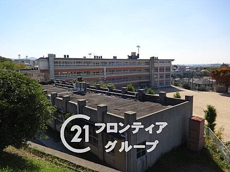 枚方市立第二中学校 徒歩28分。 2230m