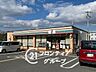 周辺：セブンイレブン寝屋川打上中町店 セブンイレブンまでは徒歩14分と、ちょっとした買い物や公共料金の支払いなどに役立ちます。 1050m
