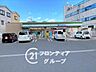 周辺：ファミリーマート寝屋川三井南店まで徒歩5分は、ちょっとした買い物や急な用事にも大変便利です。24時間営業で、いつでも必要なものが手に入ります 400m