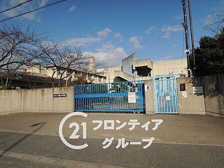 枚方市立川越小学校 徒歩7分。 520m