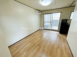 向山ハウス 1階ワンルームのリビング/ダイニング