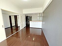 ロイヤルタワーII 3階1LDKのリビング/ダイニング