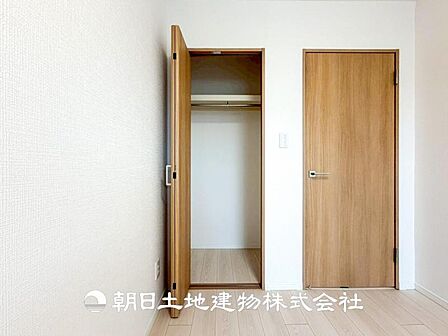 【収納】スペースを活かした便利な隙間収納です。