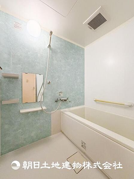 【浴室】1日の疲れを癒すバスタイム。心地よいリラックスを叶える独立した美しい空間です。