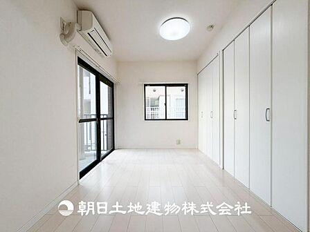 【居室】大切な家族一人ひとりの大切な個別空間。趣味・感性で個性的に飾って頂けるようシンプルに仕上げてあります。自分時間を充実させながら心豊かなひとときを過ごすための大切な空間。