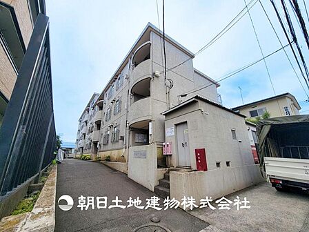 【外観写真】 その家から感じられる、気品・上質・重厚感・極細やかさ、そのすべては見た者に安らぎを与える特別な空間です。ここに住むからこそ意味がある。すべての(始まり)をここから迎えましょう。