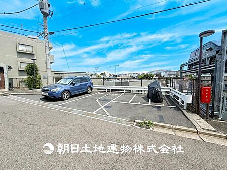 【駐車場】敷地内駐車場。日々の暮らしをスムーズにするため大切なスペースです。