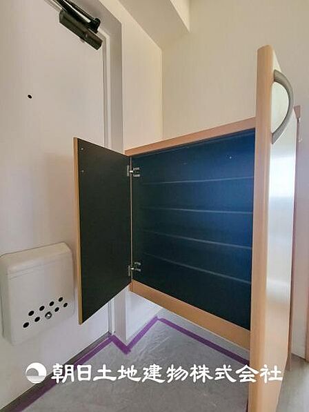 【収納】玄関収納があることで靴が散らからず玄関をすっきり保てます。