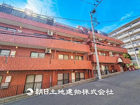 【外観写真】表現された空間はたくさんの光を浴び、風を感じ、暮らしの時間を豊かにしてくれます。デザインされた空間と競い合うかのような充実した建物と共に大切な家族の思い出を刻んでいきます。