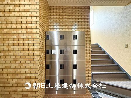 【宅配ボックス】ご不在時にも大切なお荷物を預かってくれる宅配ボックス。