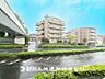外観：【外観写真】 表現された空間はたくさんの光を浴び、風を感じ、暮らしの時間を豊かにしてくれます。デザインされた空間と競い合うかのような充実した建物と共に大切な家族の思い出を刻んでいきます。 