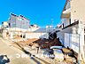 外観：【前面道路】前面道路は閑静な住宅地をはしる車通りの少ない道路。車の出し入れが苦手なママや小さなお子様にも安心です。