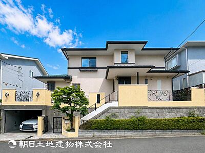 外観:【外観写真】その家から感じられる、気品・上質・重厚感・極細やかさ、そのすべては見た者に安らぎを与える特別な空間です。ここに住むからこそ意味がある。すべての(始まり)をここから迎えましょう。 外観:【外観写真】その家から感じられる、気品・上質・重厚感・極細やかさ、そのすべては見た者に安らぎを与える特別な空間です。ここに住むからこそ意味がある。すべての(始まり)をここから迎えましょう。