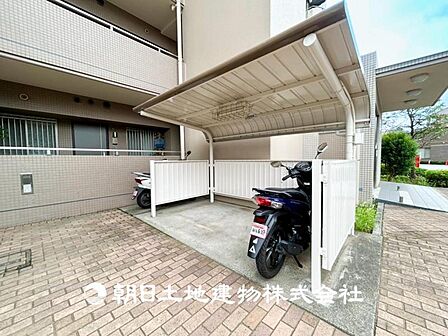 【バイク置き場】時間のゆとりと空間、暖かな陽光がもたらす光と風を独占してください。ここから新しい暮らしが始まります。