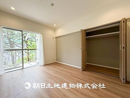 【洋室】爽やかな空間演出とセンス良く纏められた室内は寛ぎ空間でなければなりません。妥協せずにまとめ上げました。