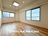 室内：【洋室】一人時間を快適にすごせるように、落ち着いて過ごせる癒しと寛ぎの空間が欲しい。そんな願いを叶えました。