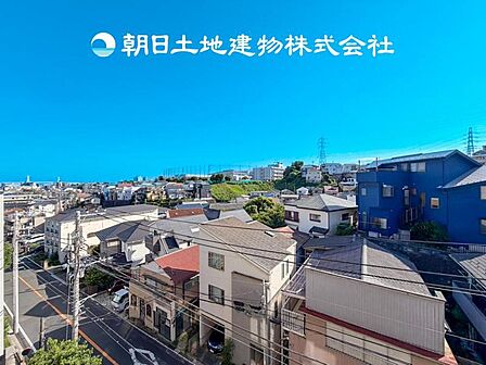 【眺望】部屋から眺める景色はお部屋のインテリアの一部です。開放感ある景色は季節や天候によって変化する素敵な絵画ですね!