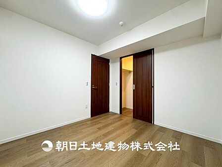 【洋室】一人時間を快適にすごせるように、落ち着いて過ごせる癒しと寛ぎの空間が欲しい。そんな願いを叶えました。