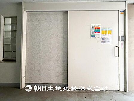 【共用部】家族の色を映し出す洗練された邸宅は、ずっと輝き続けながらいつしか街の風景に溶け込んでいきます。