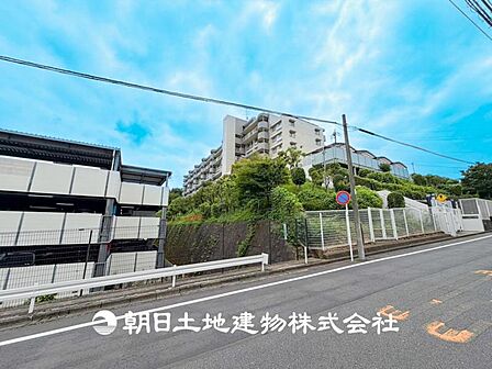 【外観・立地】時間のゆとりと空間、暖かな陽光がもたらす光と風を独占してください。ここから新しい暮らしが始まります。