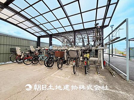 【駐輪場】時間のゆとりと空間、暖かな陽光がもたらす光と風を独占してください。ここから新しい暮らしが始まります。