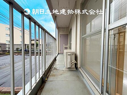 【バルコニー】太陽に愛された家。陽当り・通風に優れた魅力的で快適さを追求したプライベート空間です。