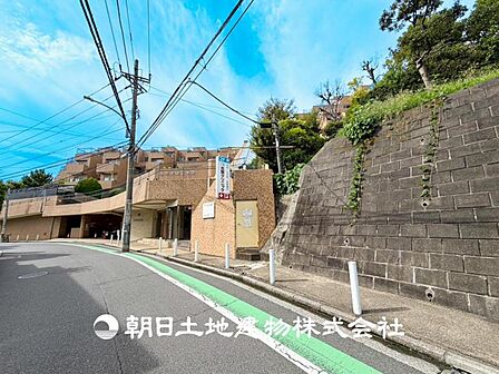 【外観・立地】時間のゆとりと空間、暖かな陽光がもたらす光と風を独占してください。ここから新しい暮らしが始まります。