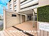 その他：【エントランス】温かい空気が溢れる玄関がお出迎えする本物件。この場所には「温もり」で包み込んでくれる安心できるな空間があります。