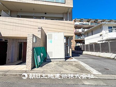 【ゴミ置き場】その家から感じられる、気品・上質・重厚感・極細やかさ、そのすべては見た者に安らぎを与える特別な空間です。