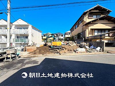 外観:【外観写真】家族の色を映し出す洗練された邸宅は、ずっと輝き続けながらいつしか街の風景に溶け込んでいきます。 外観:【外観写真】家族の色を映し出す洗練された邸宅は、ずっと輝き続けながらいつしか街の風景に溶け込んでいきます。