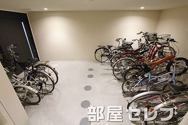 画像21:屋内自転車置場。