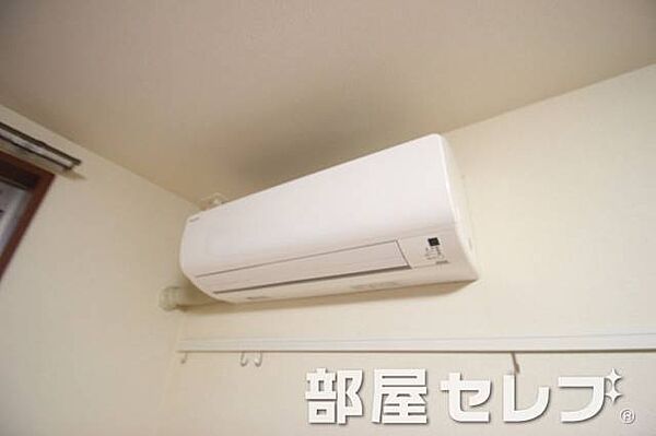 画像10:冷暖房エアコン。