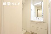洗面台にも収納があります