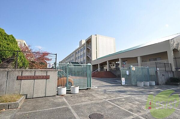 画像25:神戸市立長坂中学校 611m