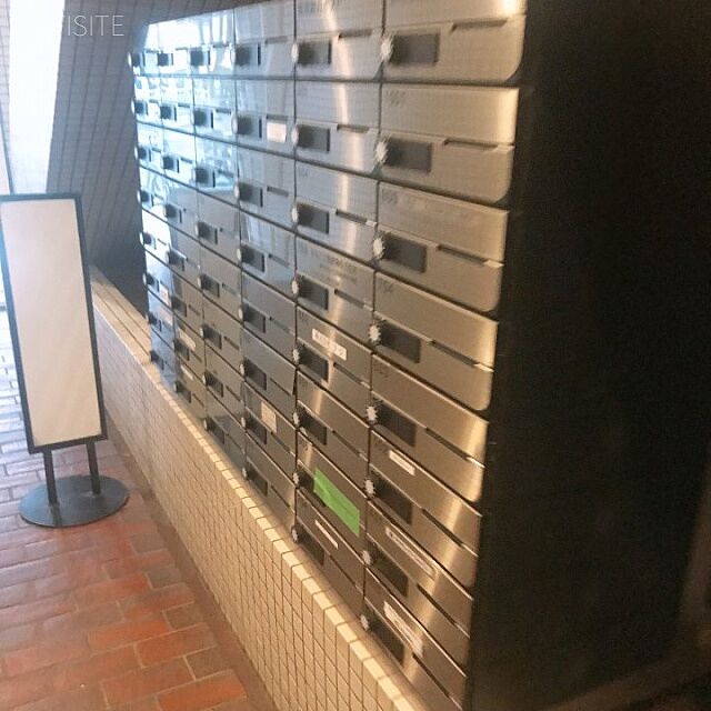 12 / 19