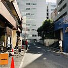 ビル前面道路