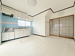 東原3丁目貸家 1階4DKのリビング/ダイニング