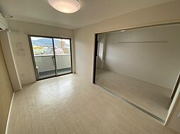 メゾンさくら緑井 302 3階1LDKのリビング/ダイニング